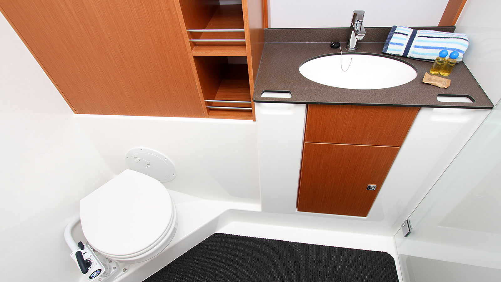 Bavaria Cruiser 51 — photo 19