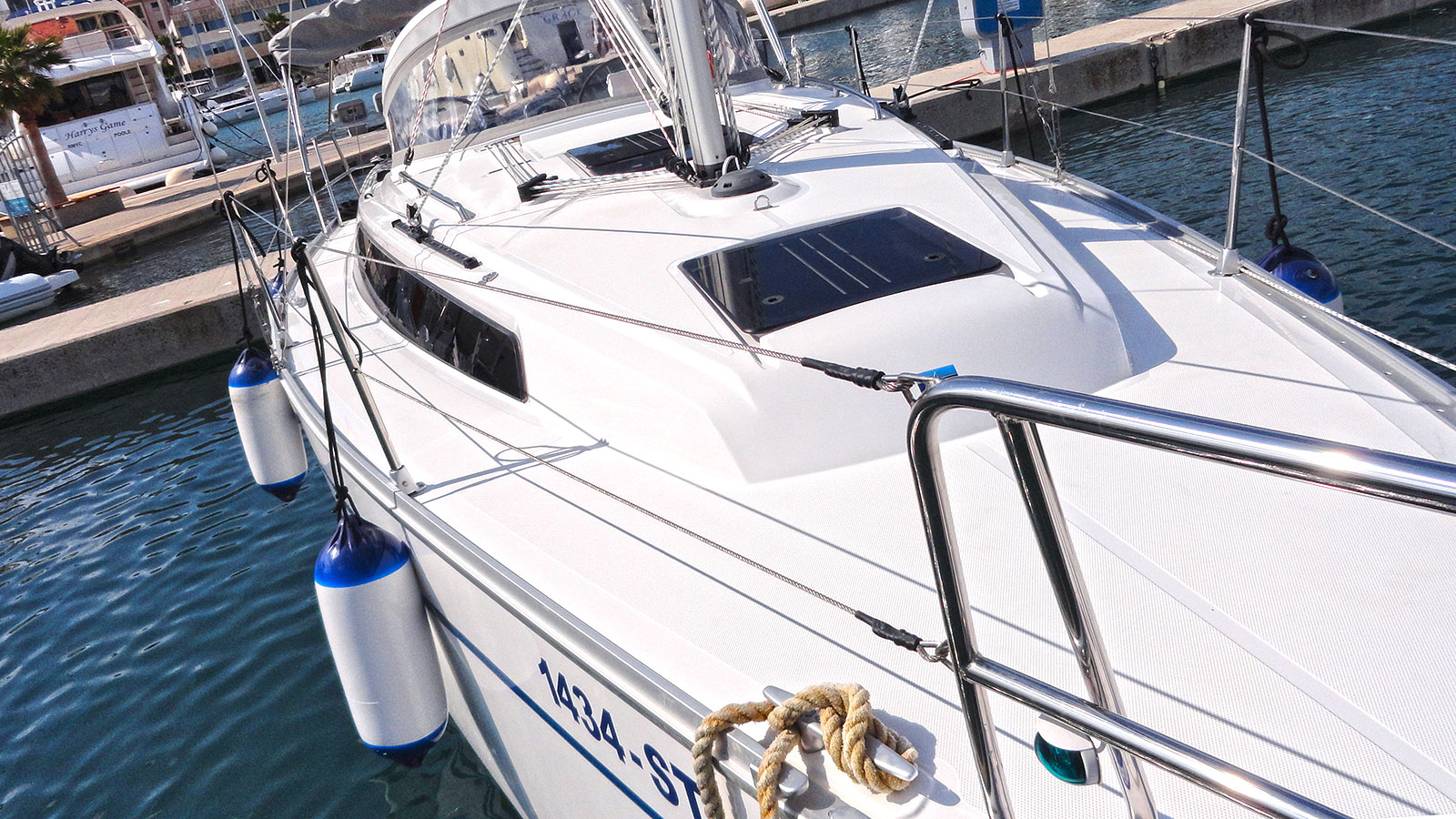Bavaria Cruiser 34 — photo 12