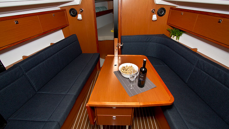 Bavaria Cruiser 34 — photo 13