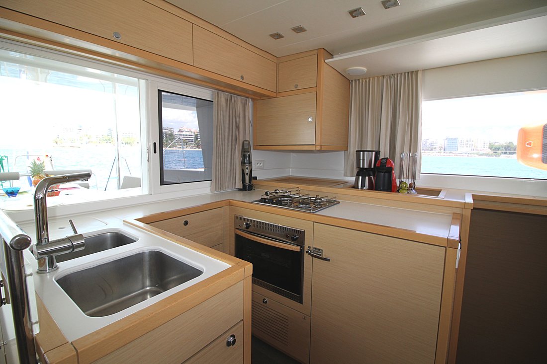 Lagoon 450 - 4 + 2 cab. — photo 8