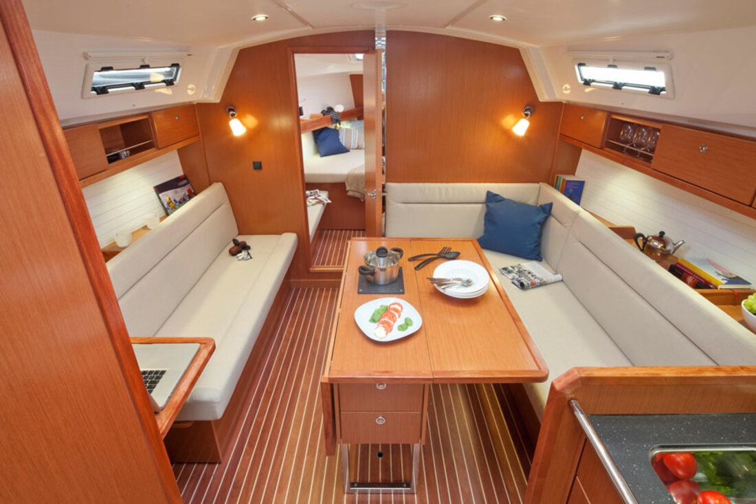 Bavaria Cruiser 36 — photo 11