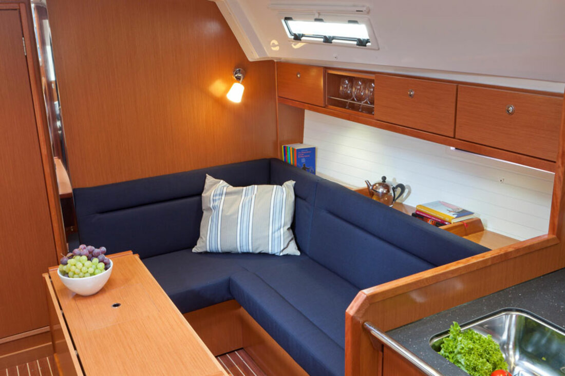 Bavaria Cruiser 36 — photo 13