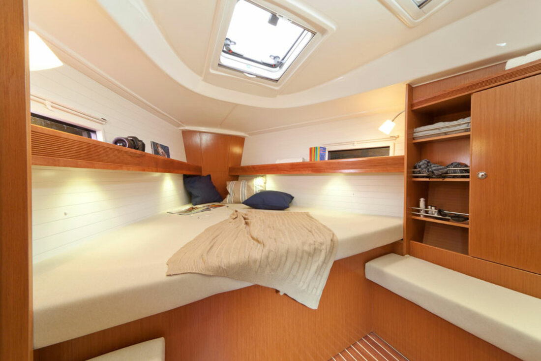 Bavaria Cruiser 36 — photo 16