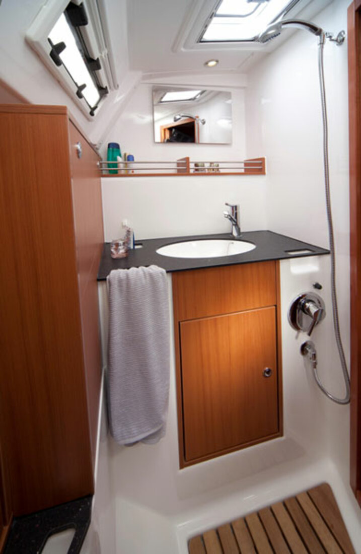 Bavaria Cruiser 36 — photo 18