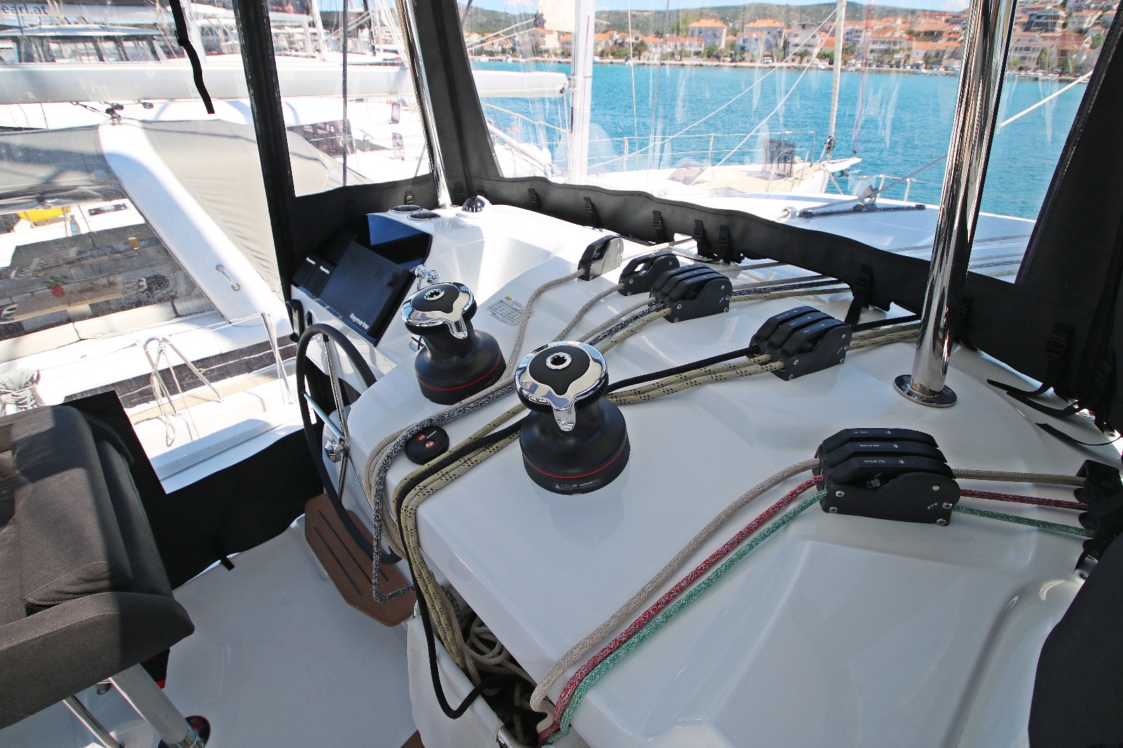 Lagoon 43 - 3 + 2 cab. — photo 4