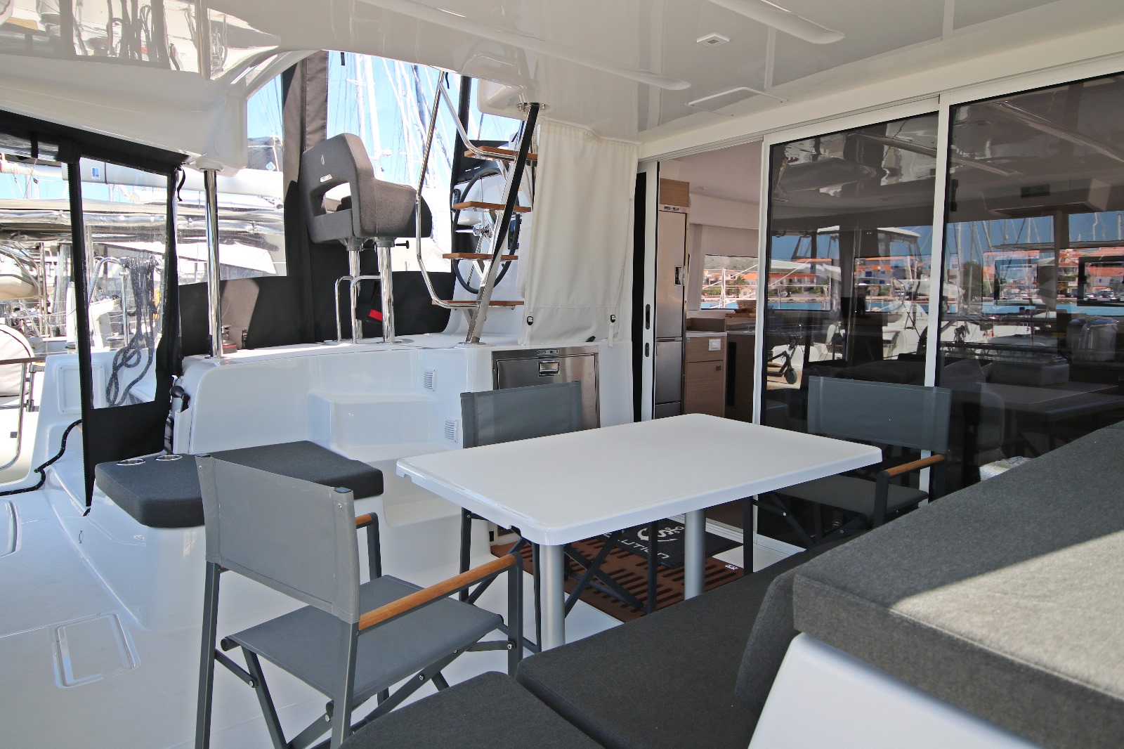 Lagoon 43 - 3 + 2 cab. — photo 5