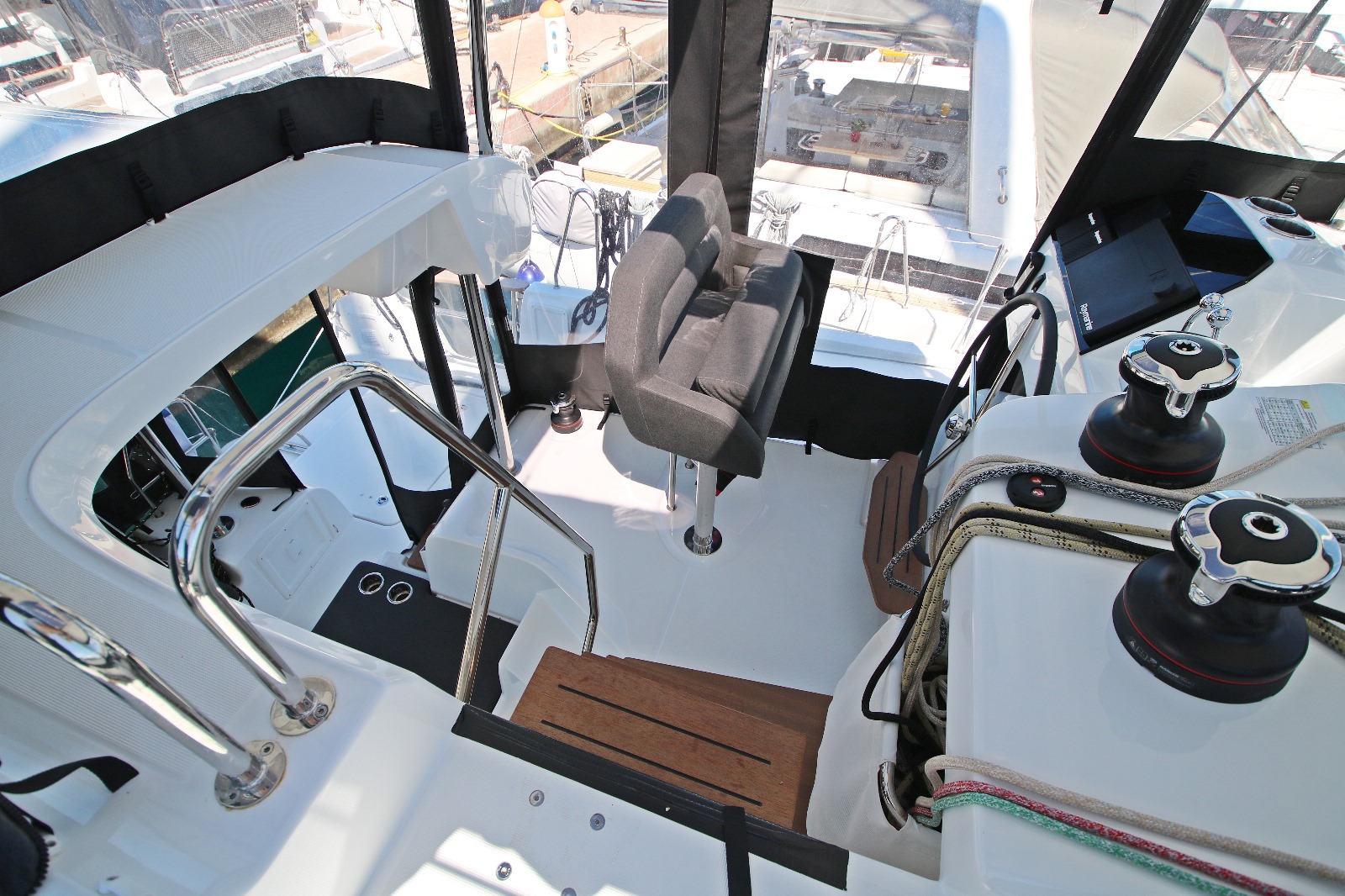 Lagoon 43 - 3 + 2 cab. — photo 7
