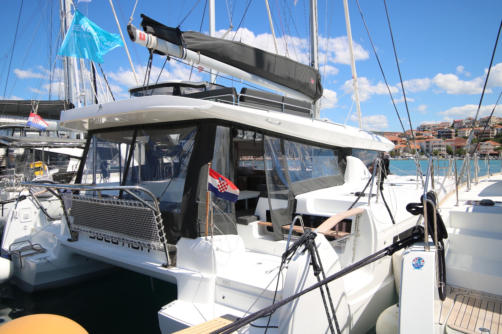 Lagoon 43 - 3 + 2 cab. — photo 17