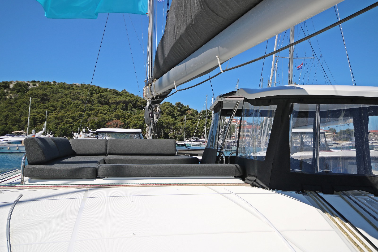 Lagoon 43 - 3 + 2 cab. — photo 23