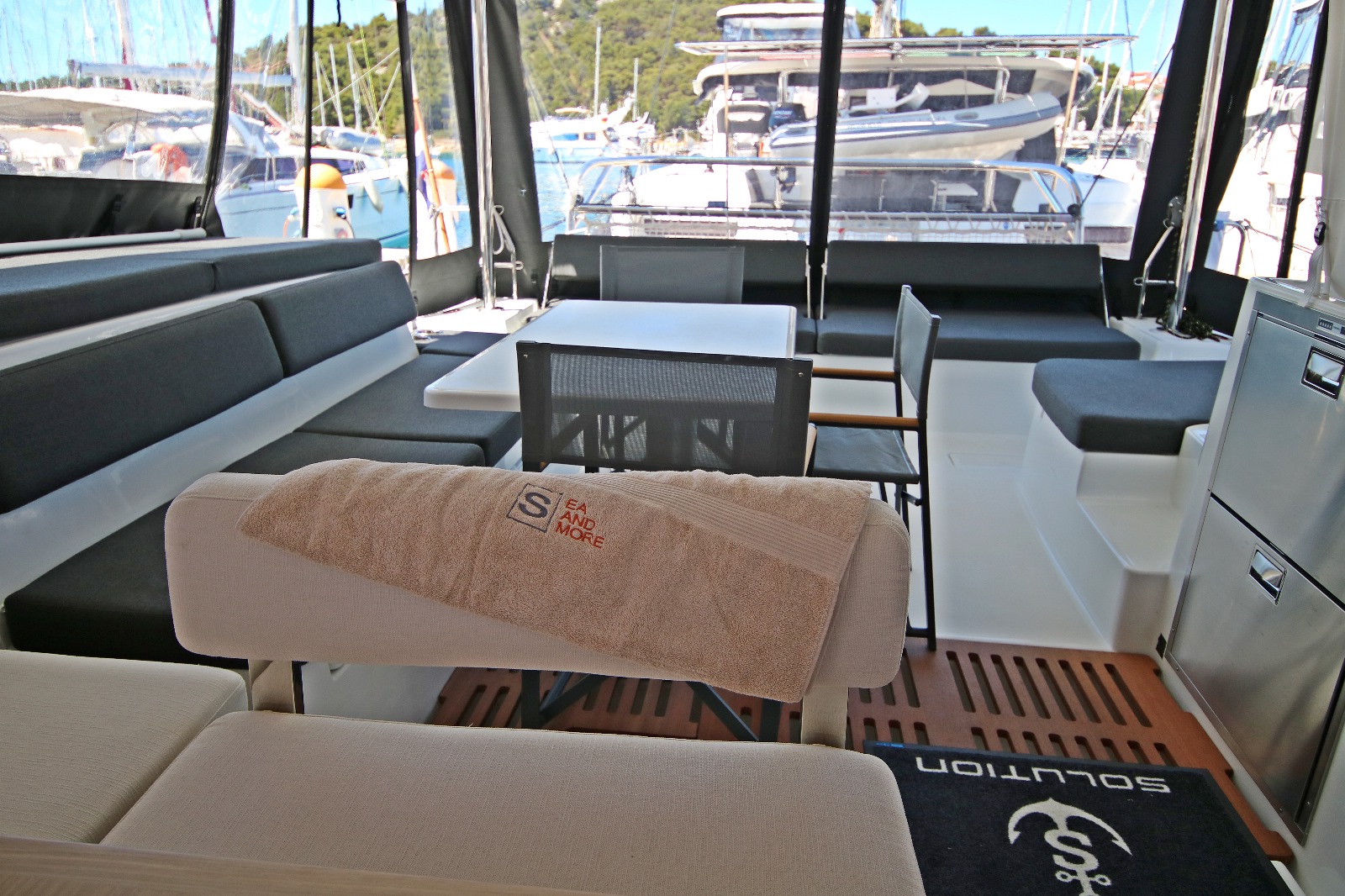 Lagoon 43 - 3 + 2 cab. — photo 25
