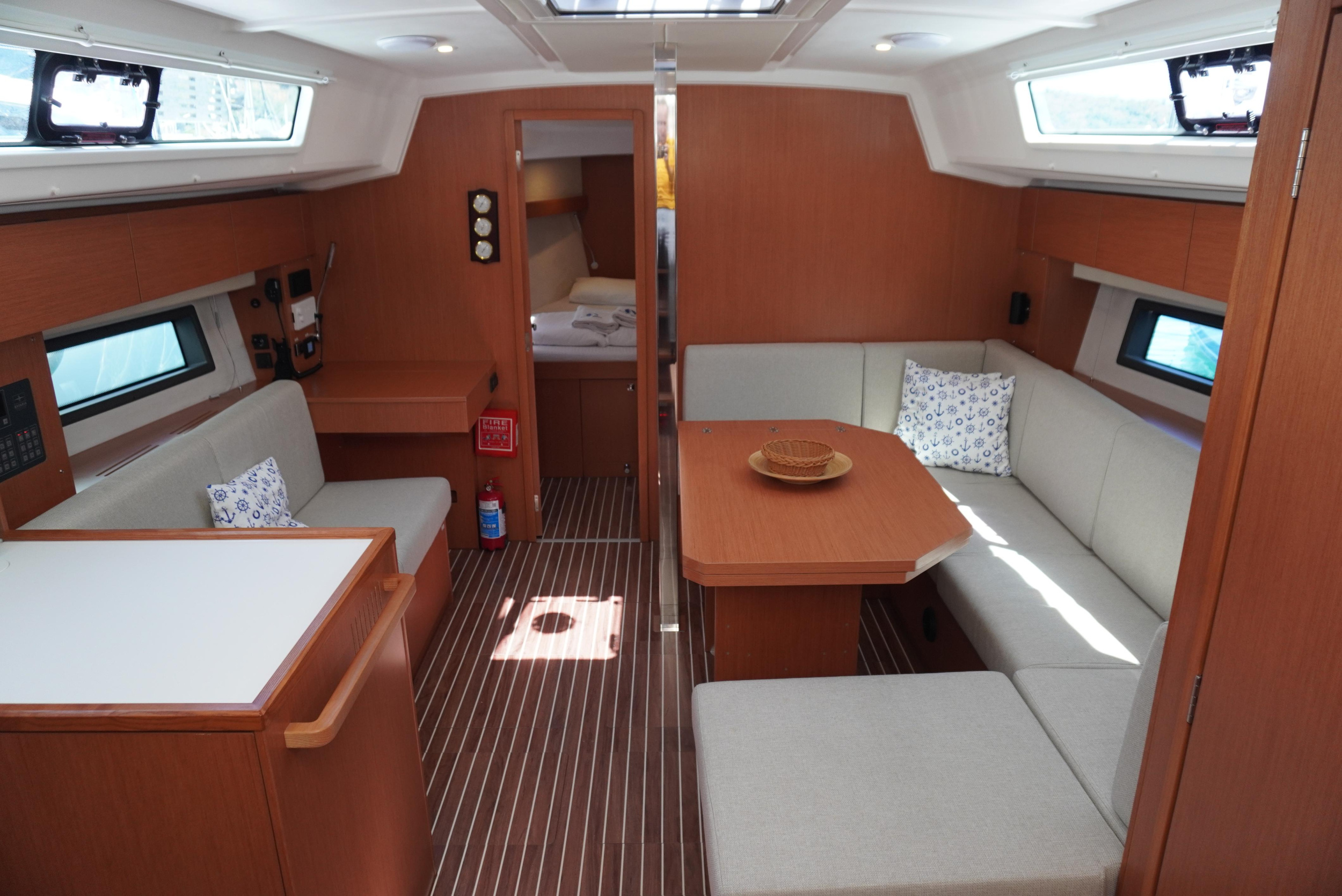 Bavaria C42 — photo 4