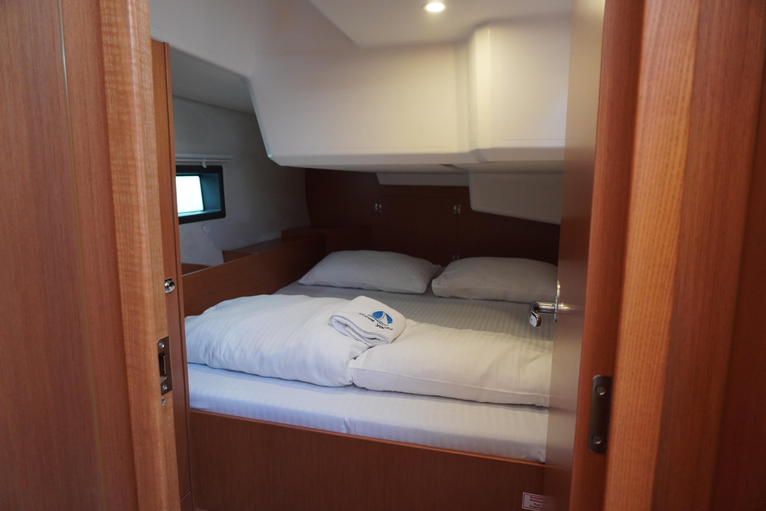 Bavaria C42 — photo 6