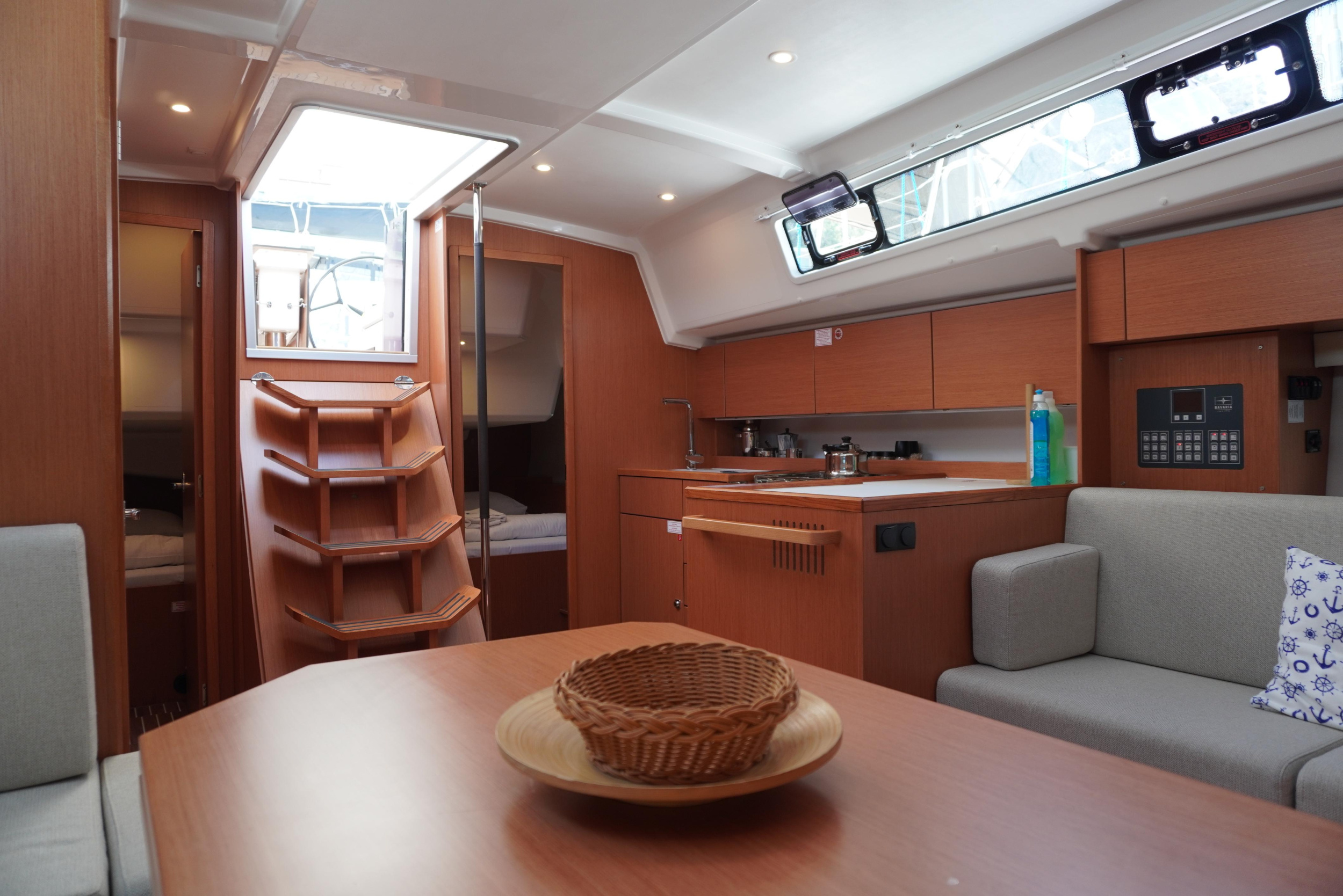 Bavaria C42 — photo 7