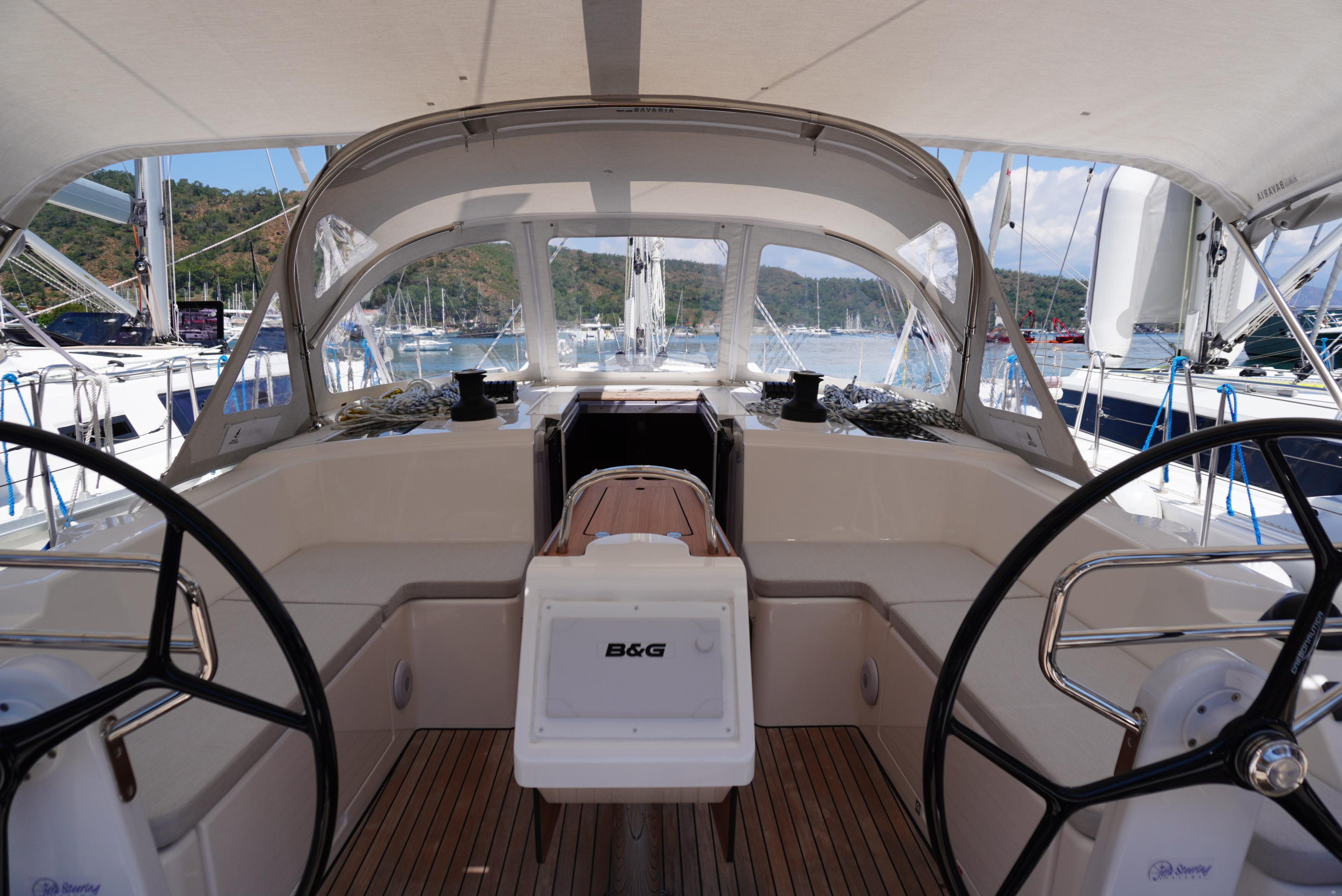 Bavaria C42 — photo 9