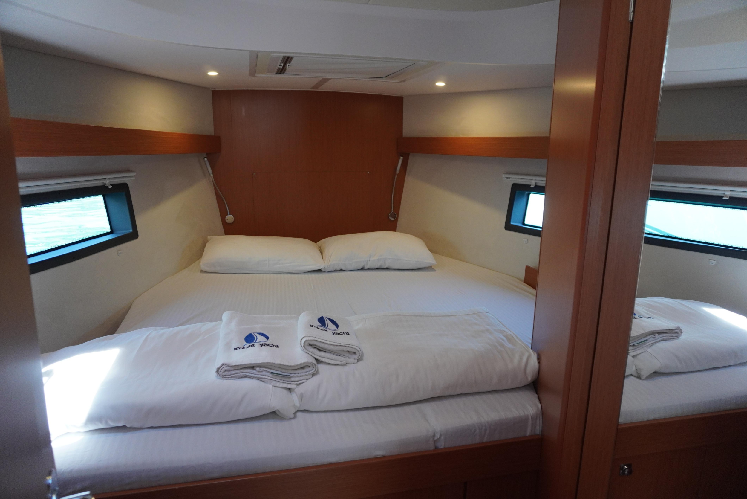 Bavaria C42 — photo 11