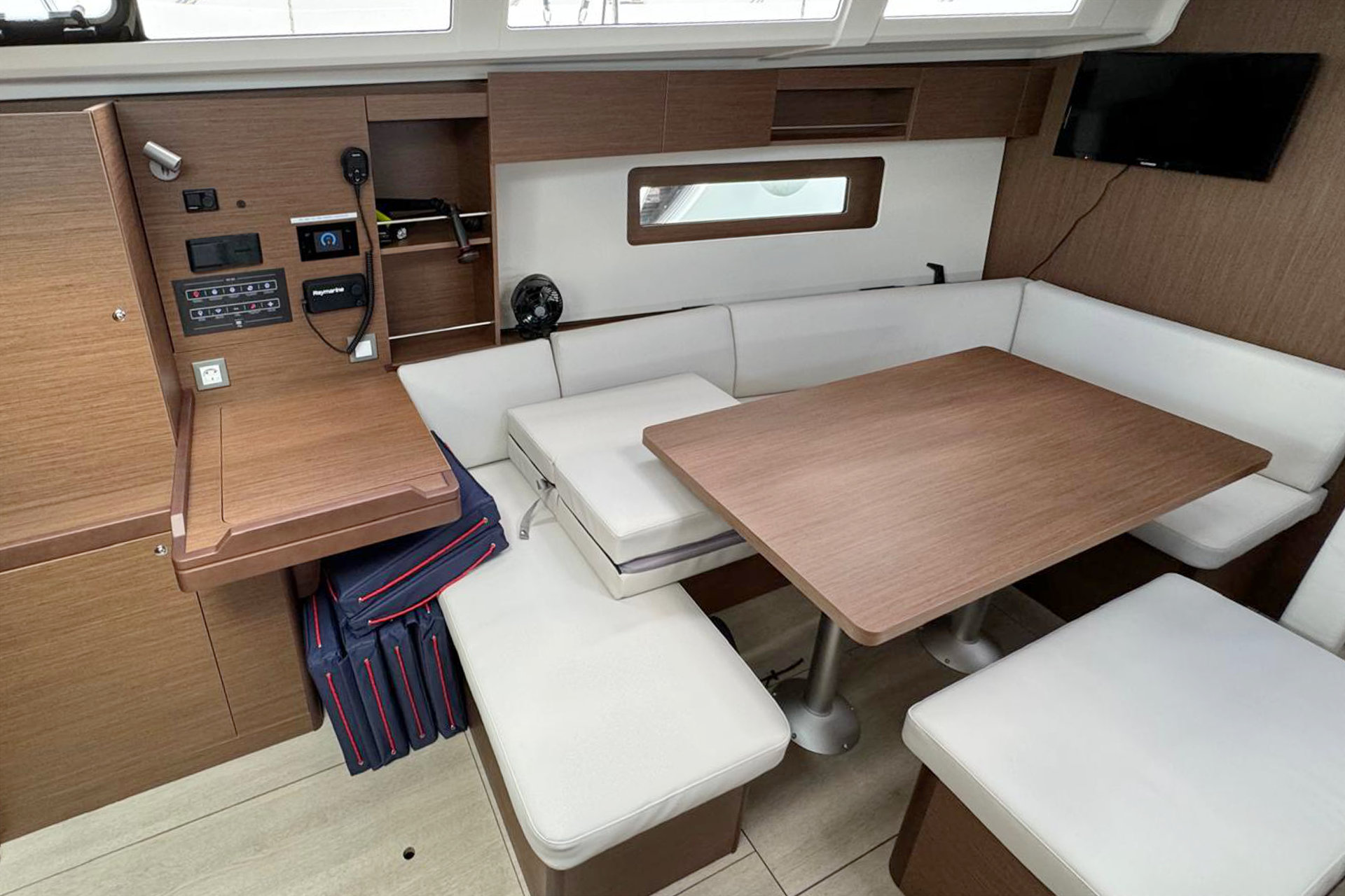 Oceanis 37.1 — photo 11