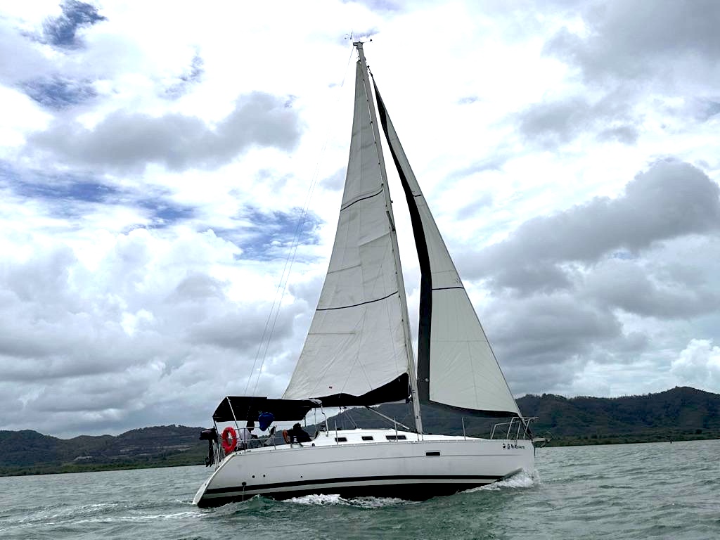 Oceanis Clipper 323 — photo 7