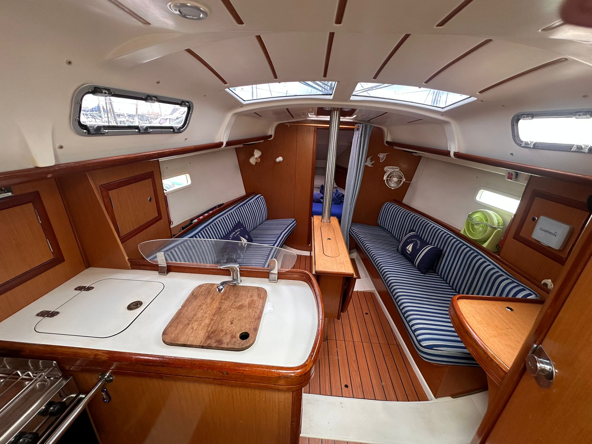 Oceanis Clipper 323 — photo 11