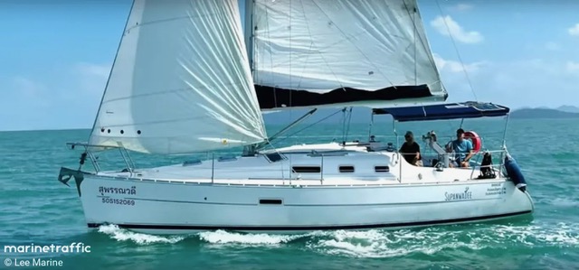Oceanis Clipper 323 — photo 3