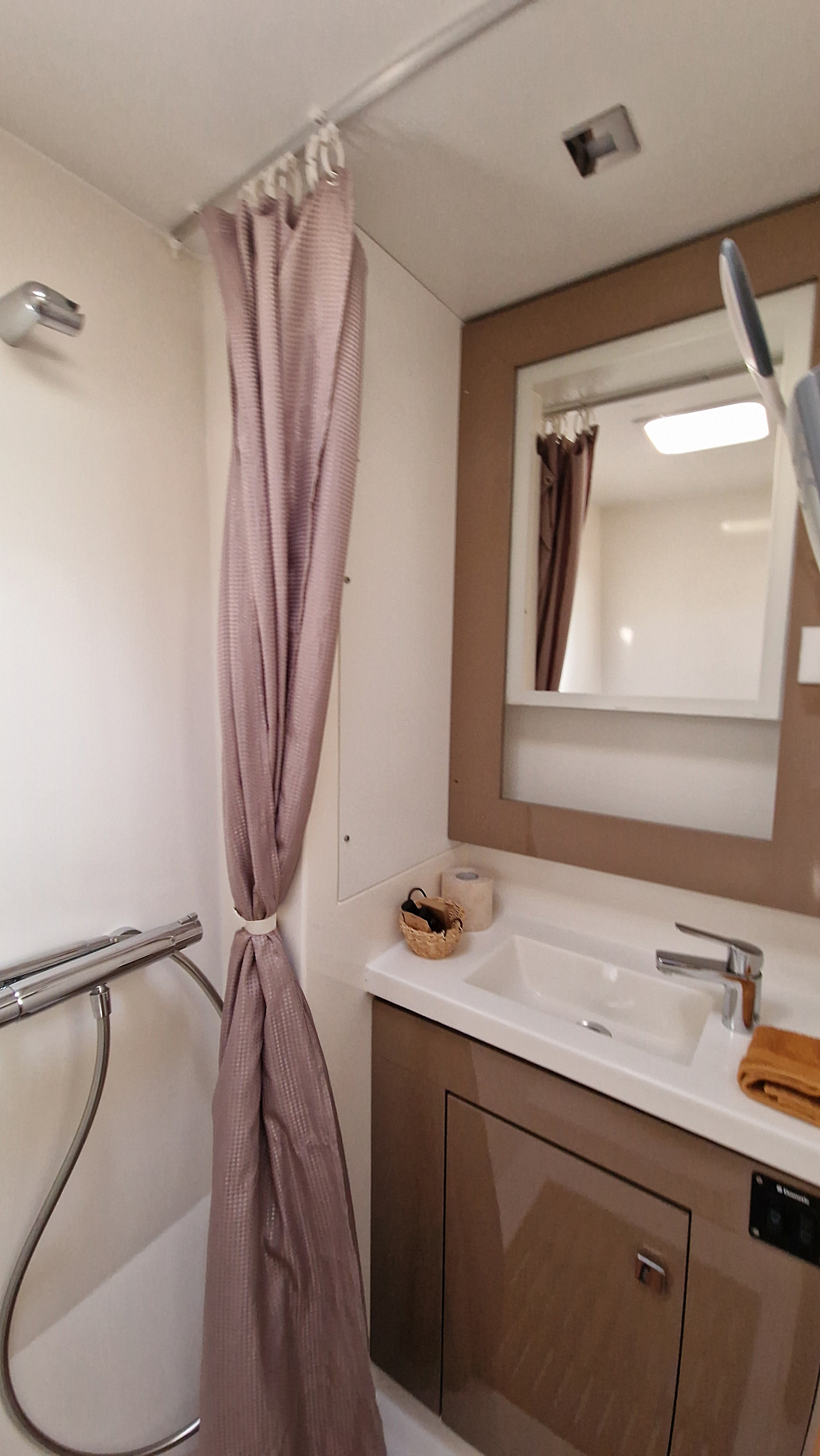 Fountaine Pajot Saona 47 Quintet - 5 + 1 cab. — photo 3