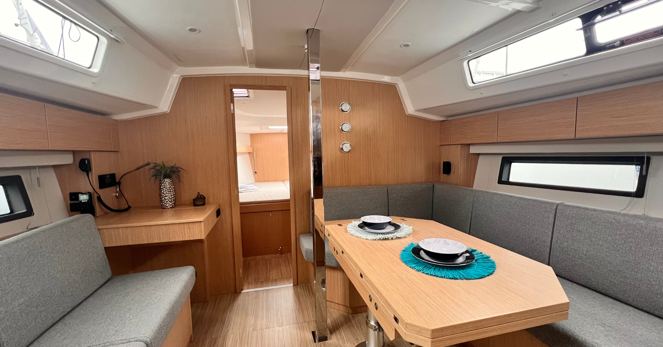 Bavaria C42 — photo 6