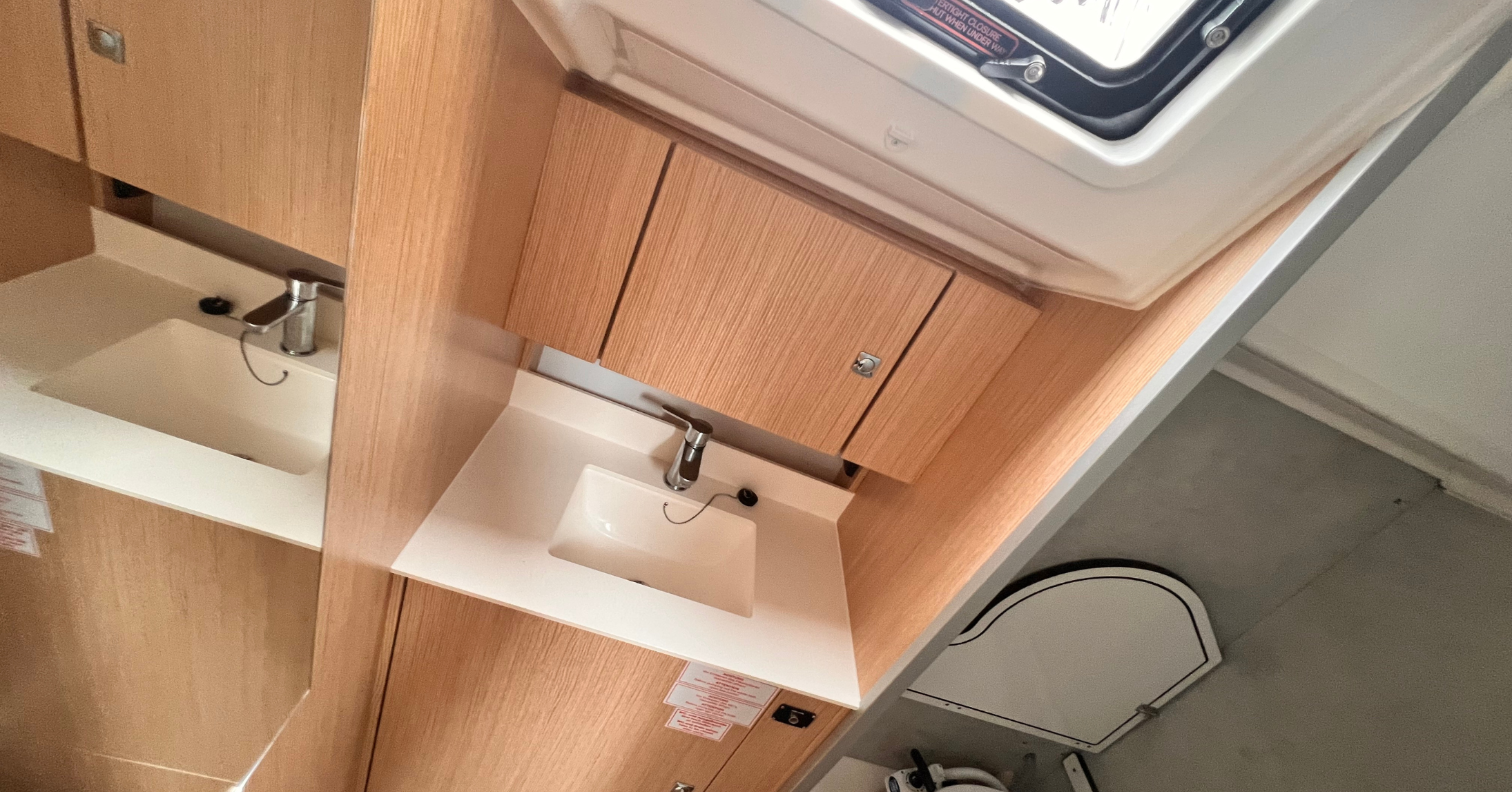 Bavaria C42 — photo 14