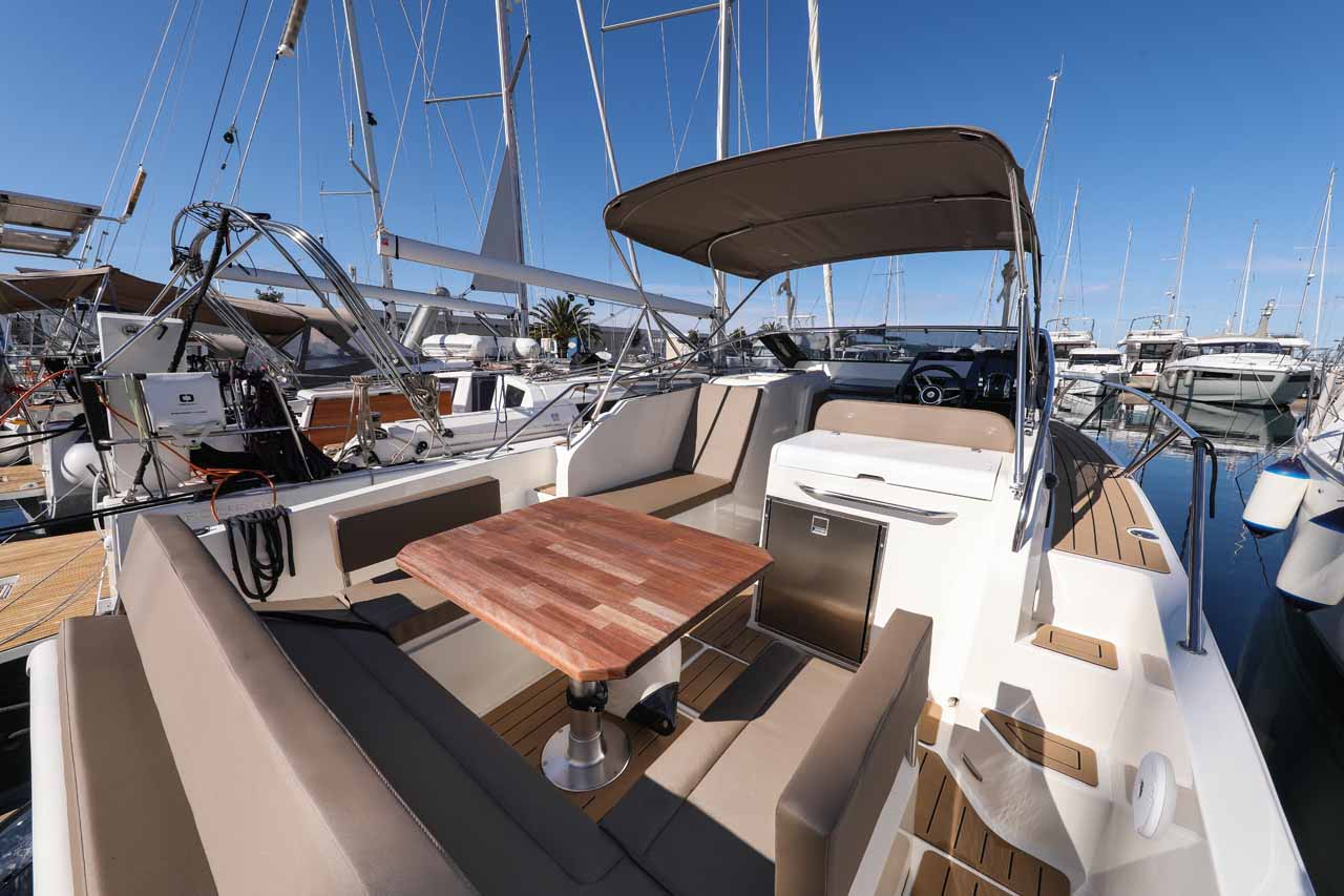 Nuva M9 Cabin — photo 7