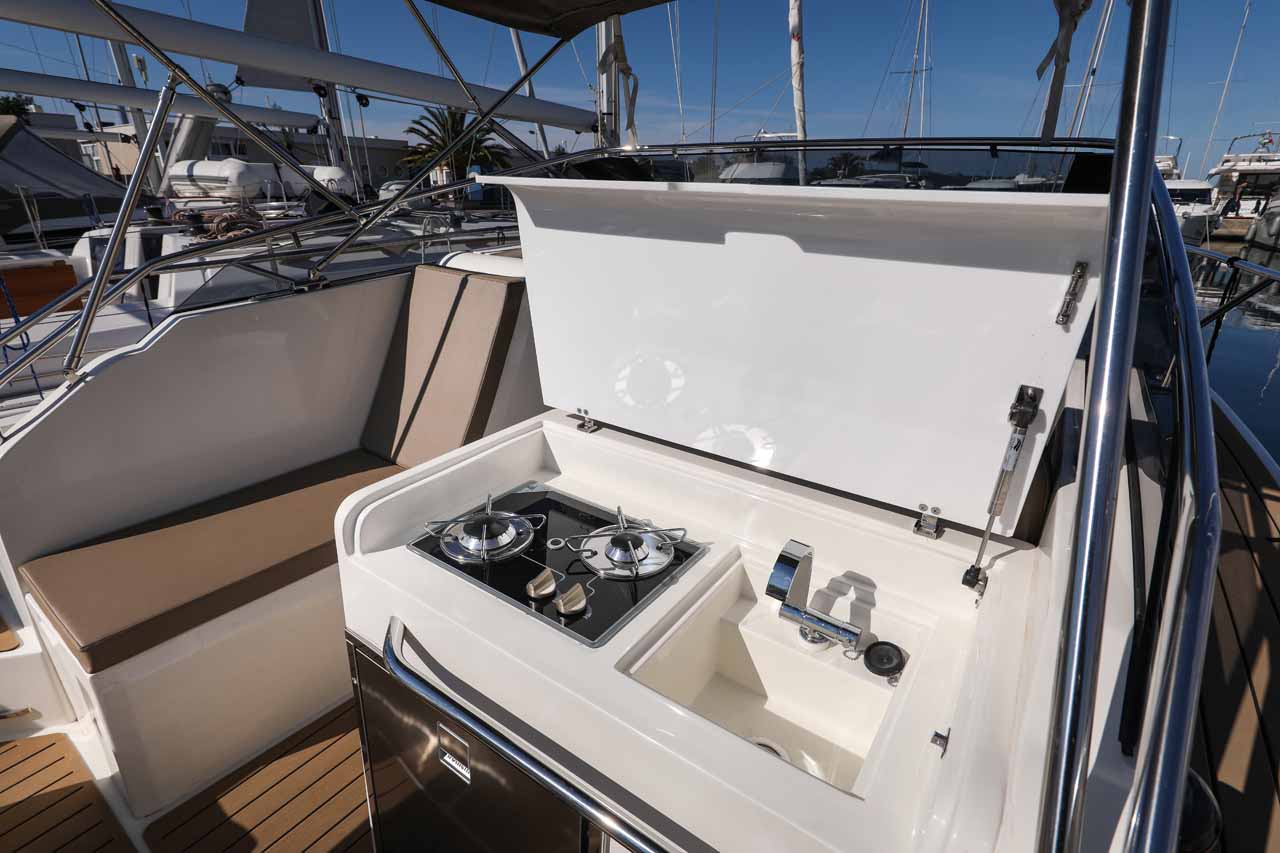 Nuva M9 Cabin — photo 8