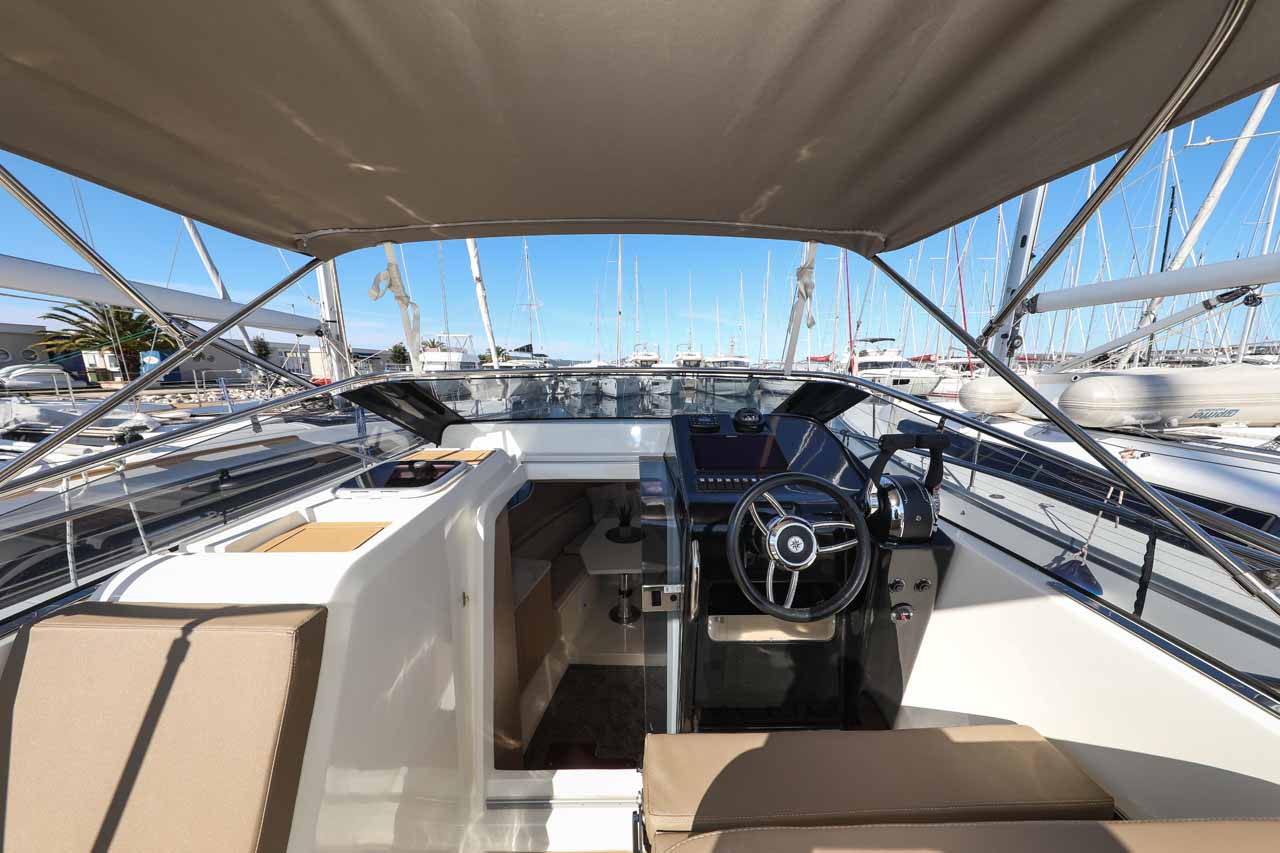 Nuva M9 Cabin — photo 11