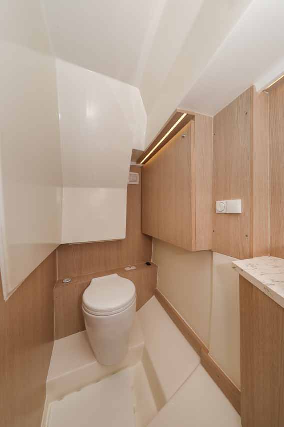 Nuva M9 Cabin — photo 17