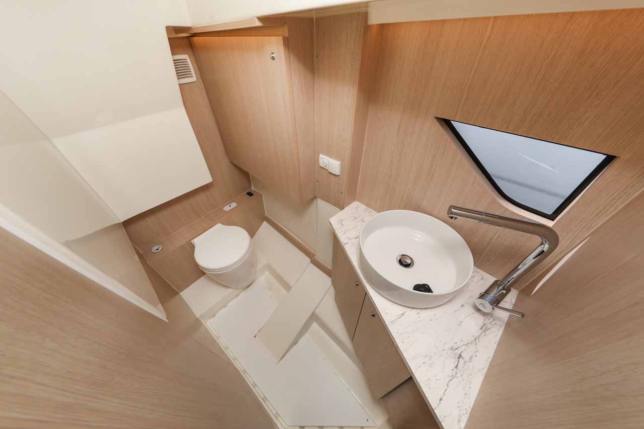 Nuva M9 Cabin — photo 18
