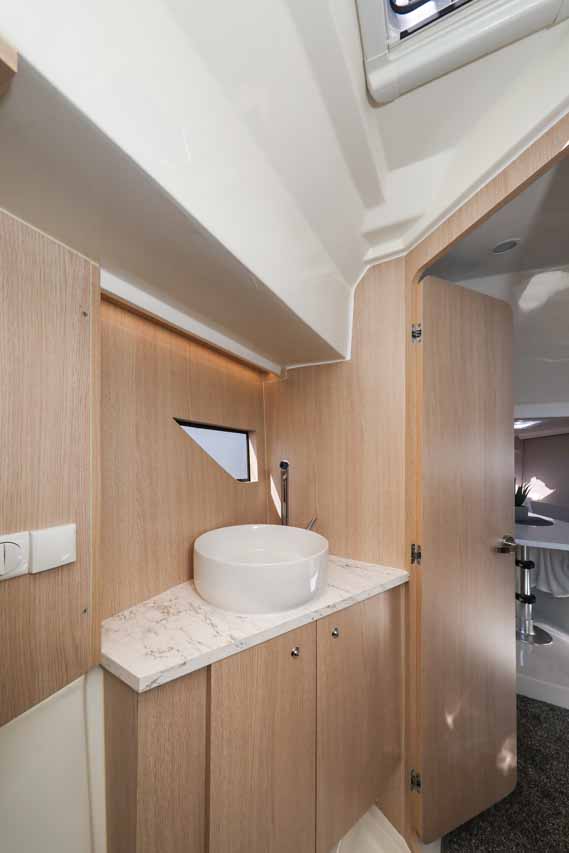 Nuva M9 Cabin — photo 19