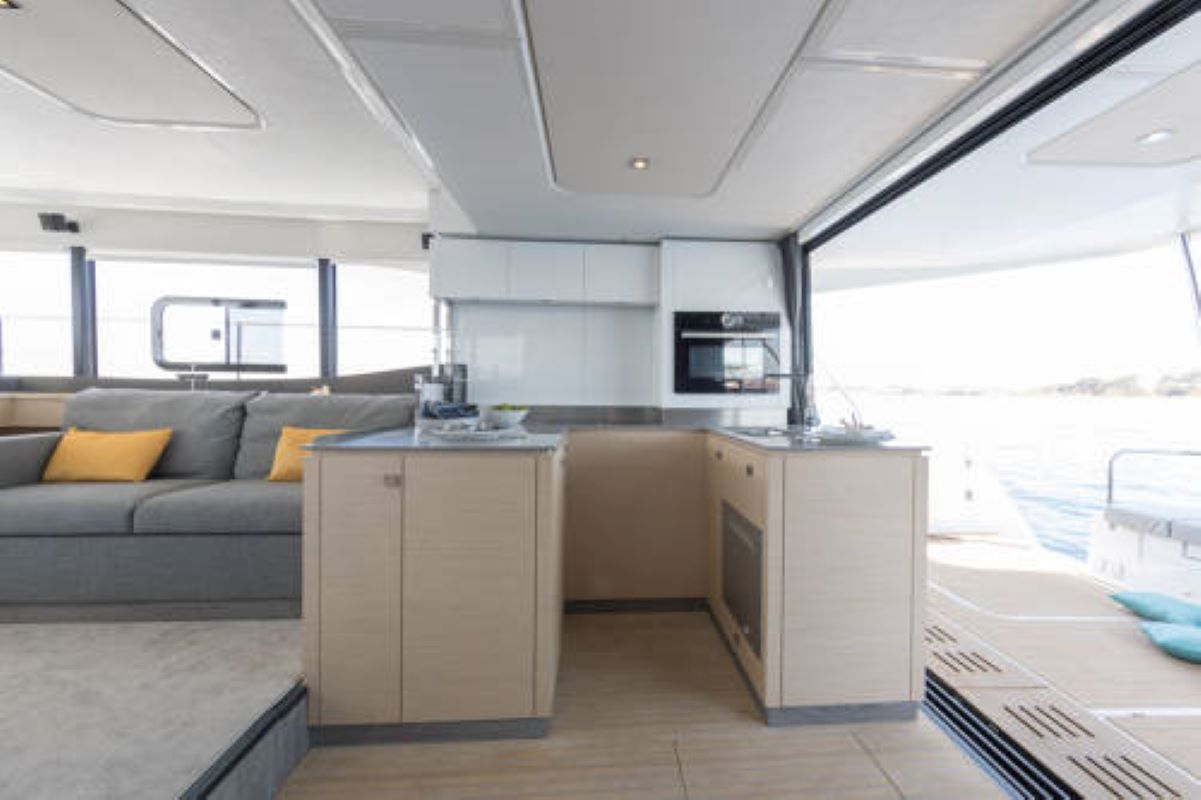 Fountaine Pajot MY6 — photo 8