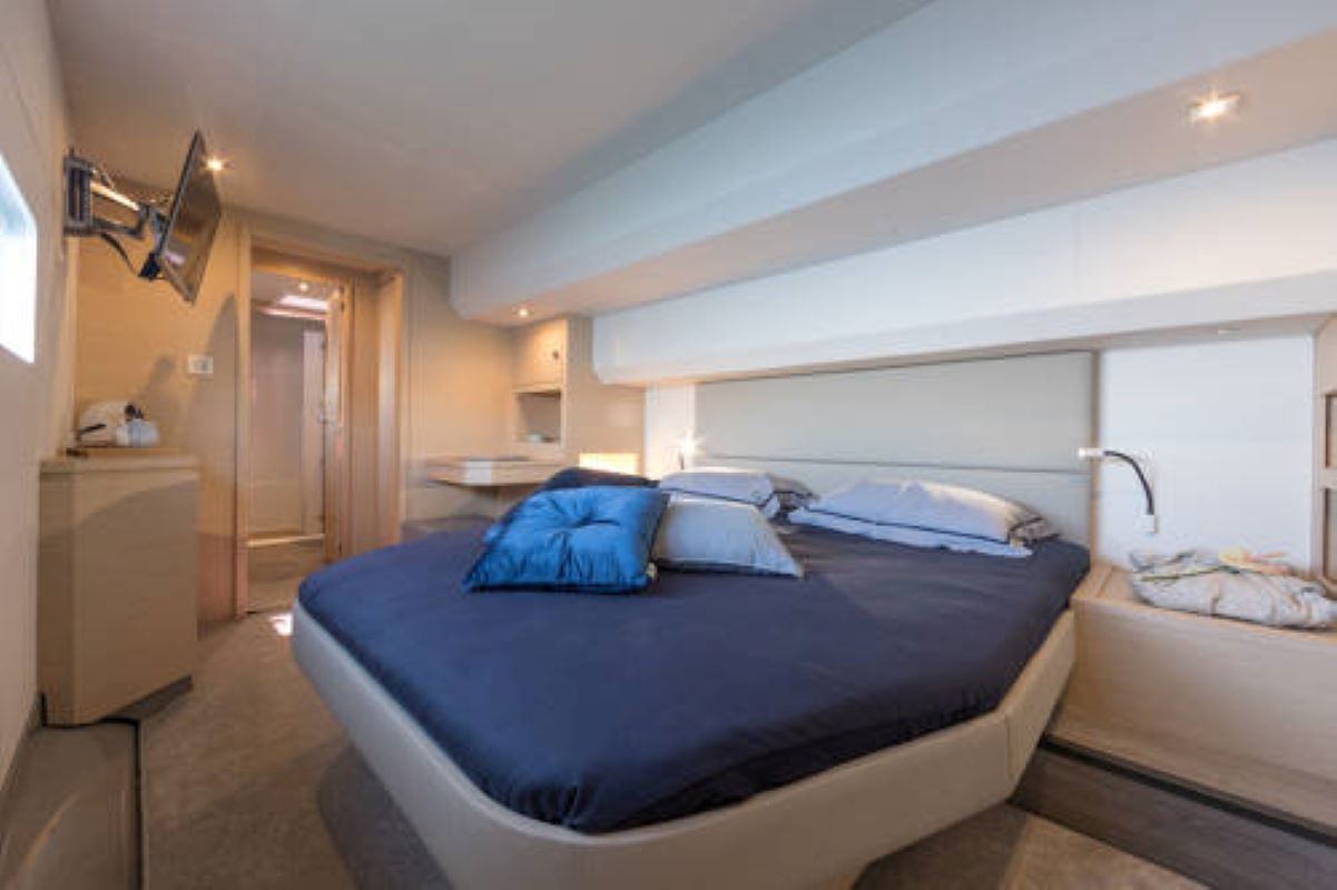 Fountaine Pajot MY6 — photo 10