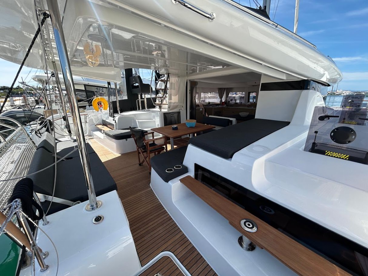 Lagoon 43 - 4 + 2 cab. — photo 4