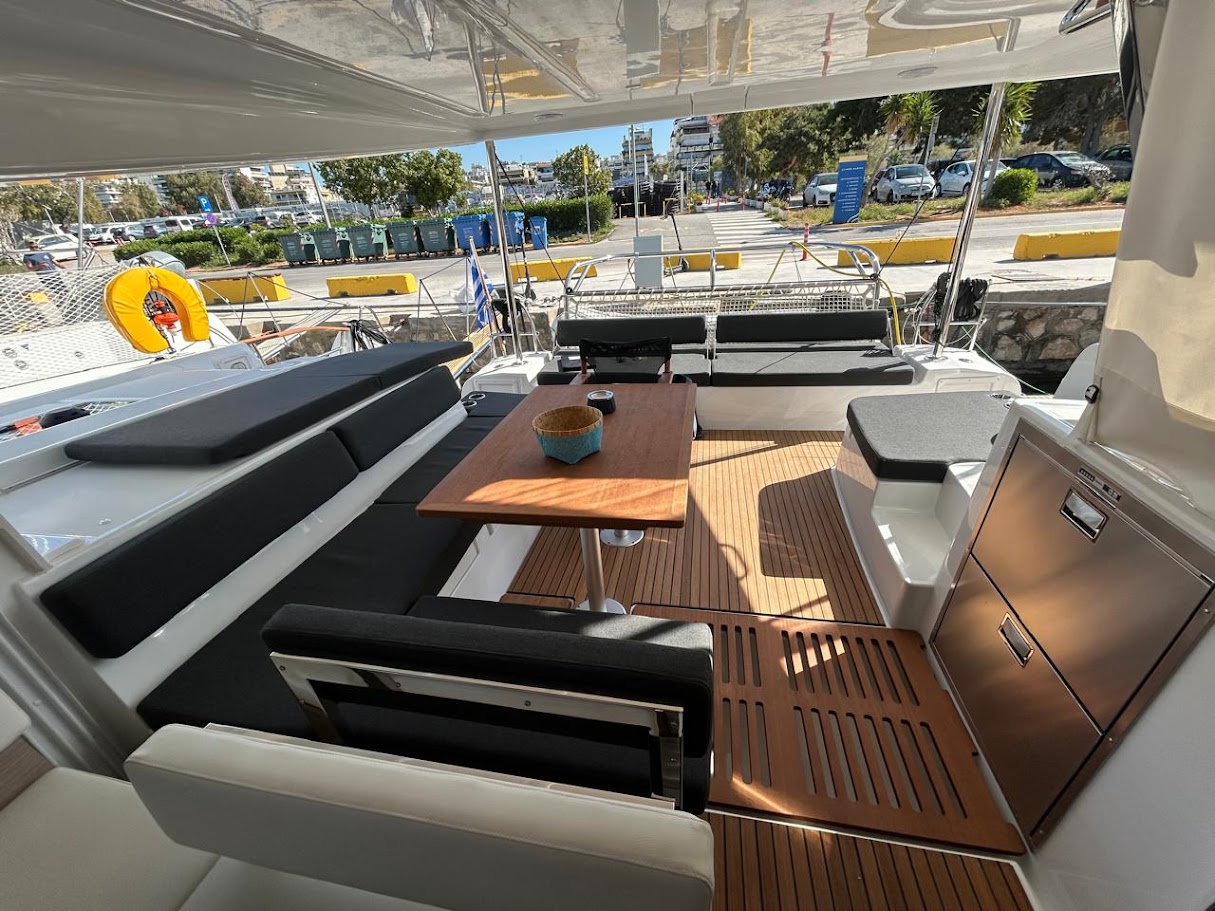 Lagoon 43 - 4 + 2 cab. — photo 8