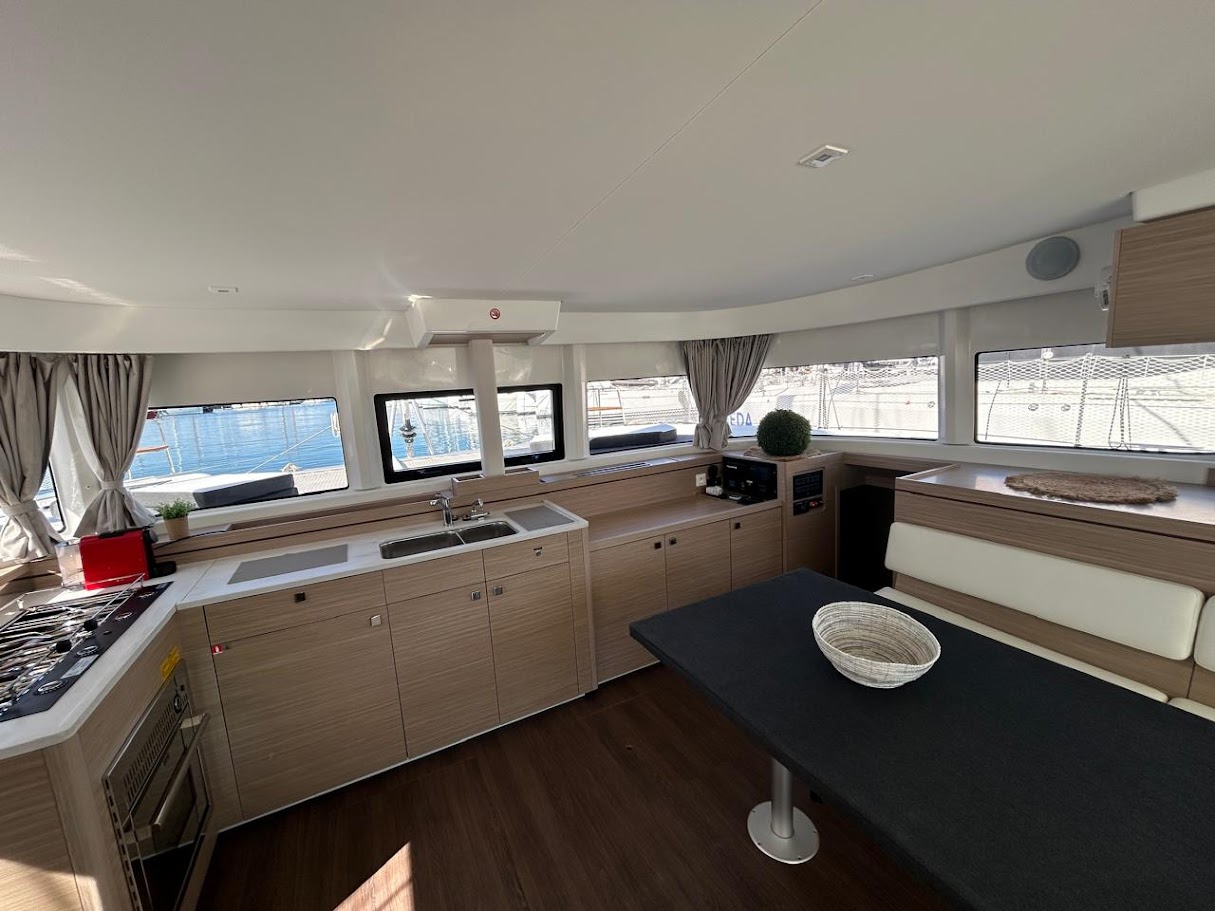Lagoon 43 - 4 + 2 cab. — photo 10