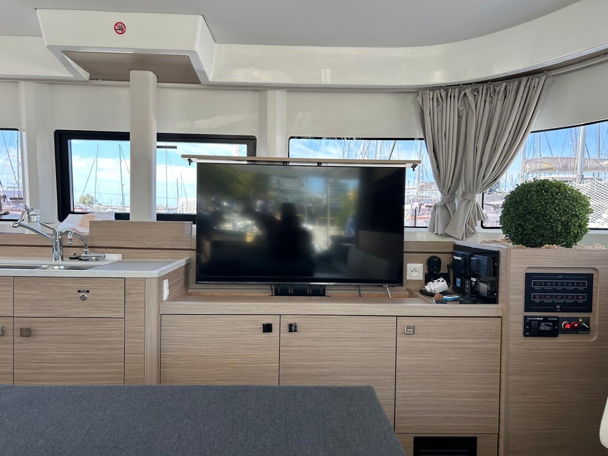 Lagoon 43 - 4 + 2 cab. — photo 12