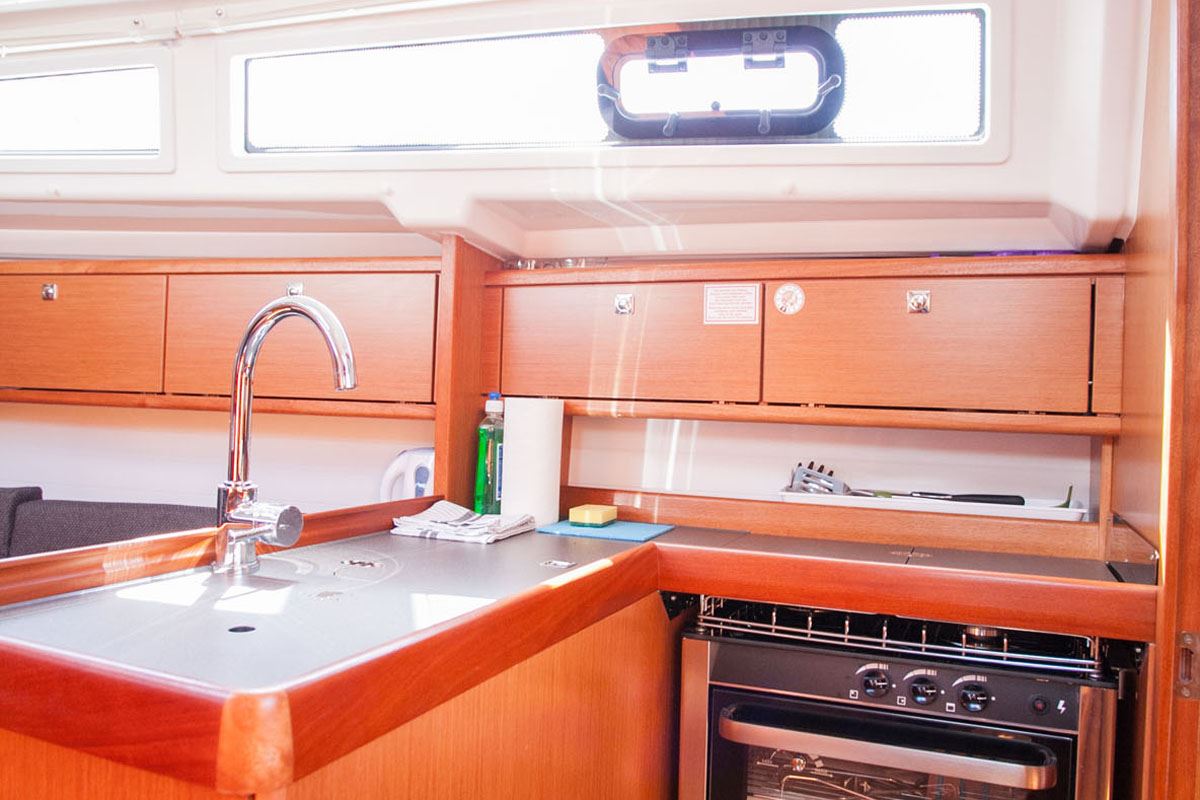 Bavaria Cruiser 34 — photo 13