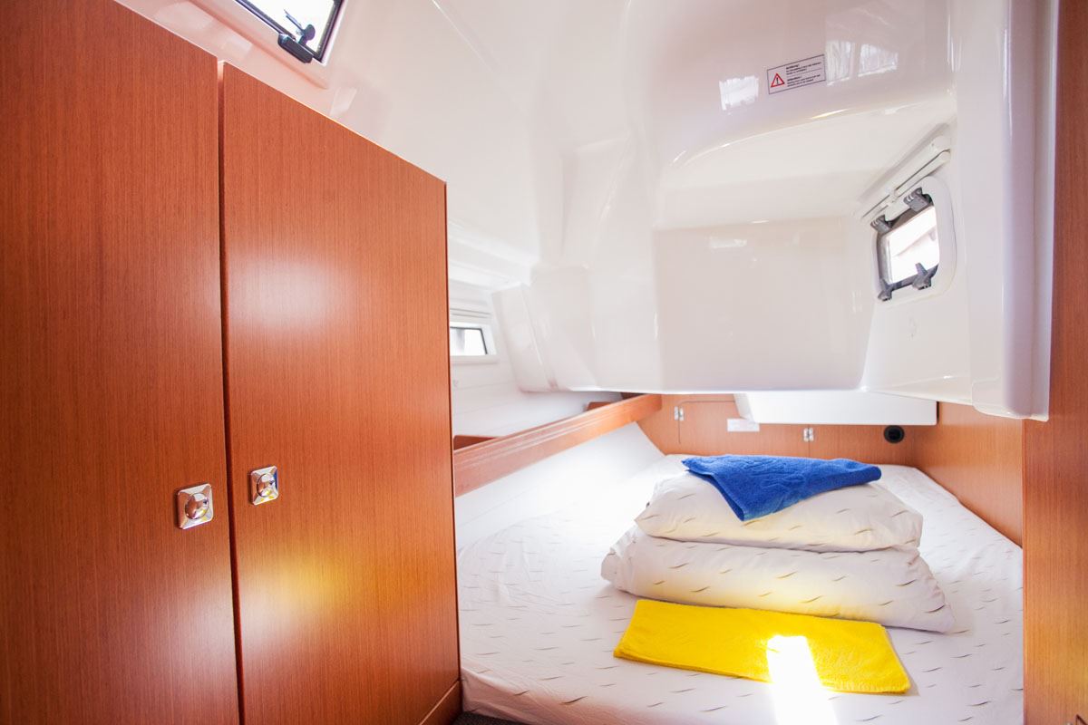 Bavaria Cruiser 34 — photo 16