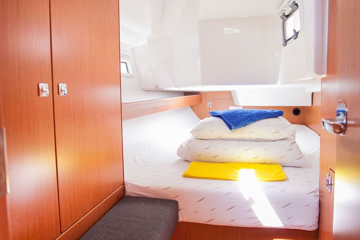 Bavaria Cruiser 34 — photo 17