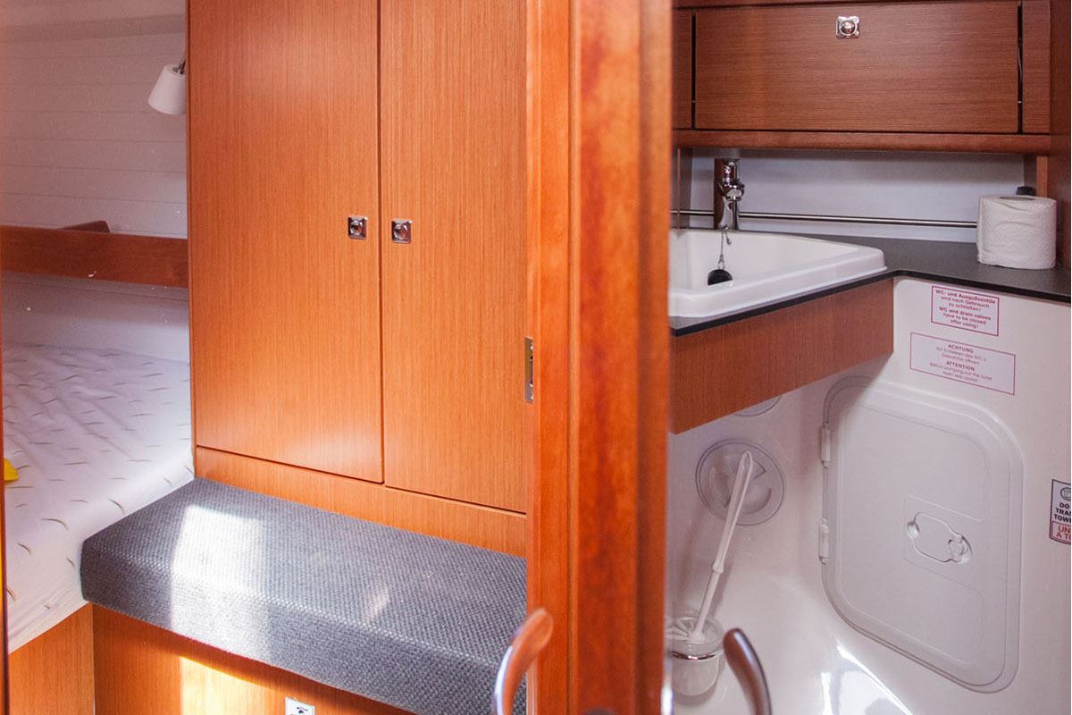 Bavaria Cruiser 34 — photo 18
