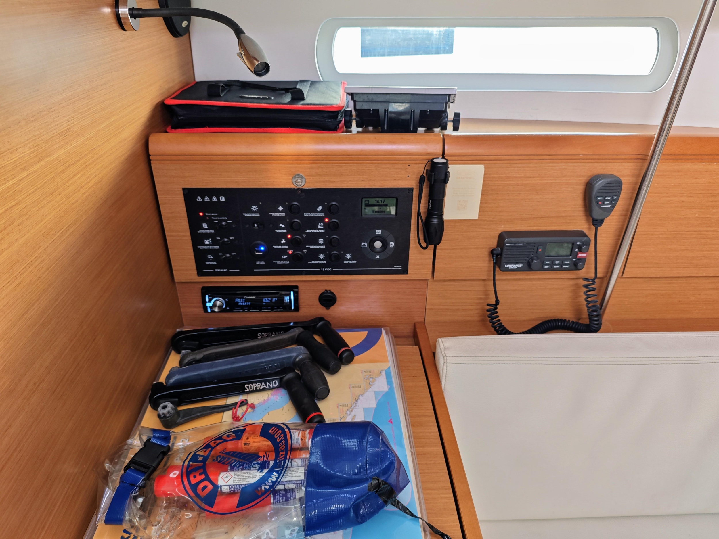 Sun Odyssey 379 — photo 8