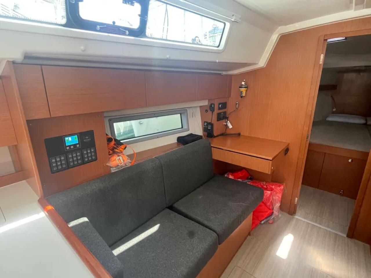 Bavaria C42 — photo 5