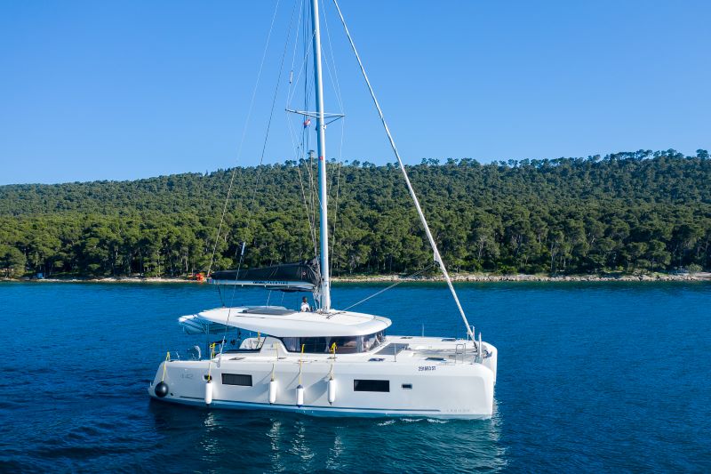 Lagoon 42 - 4 + 2 cab. — photo 1