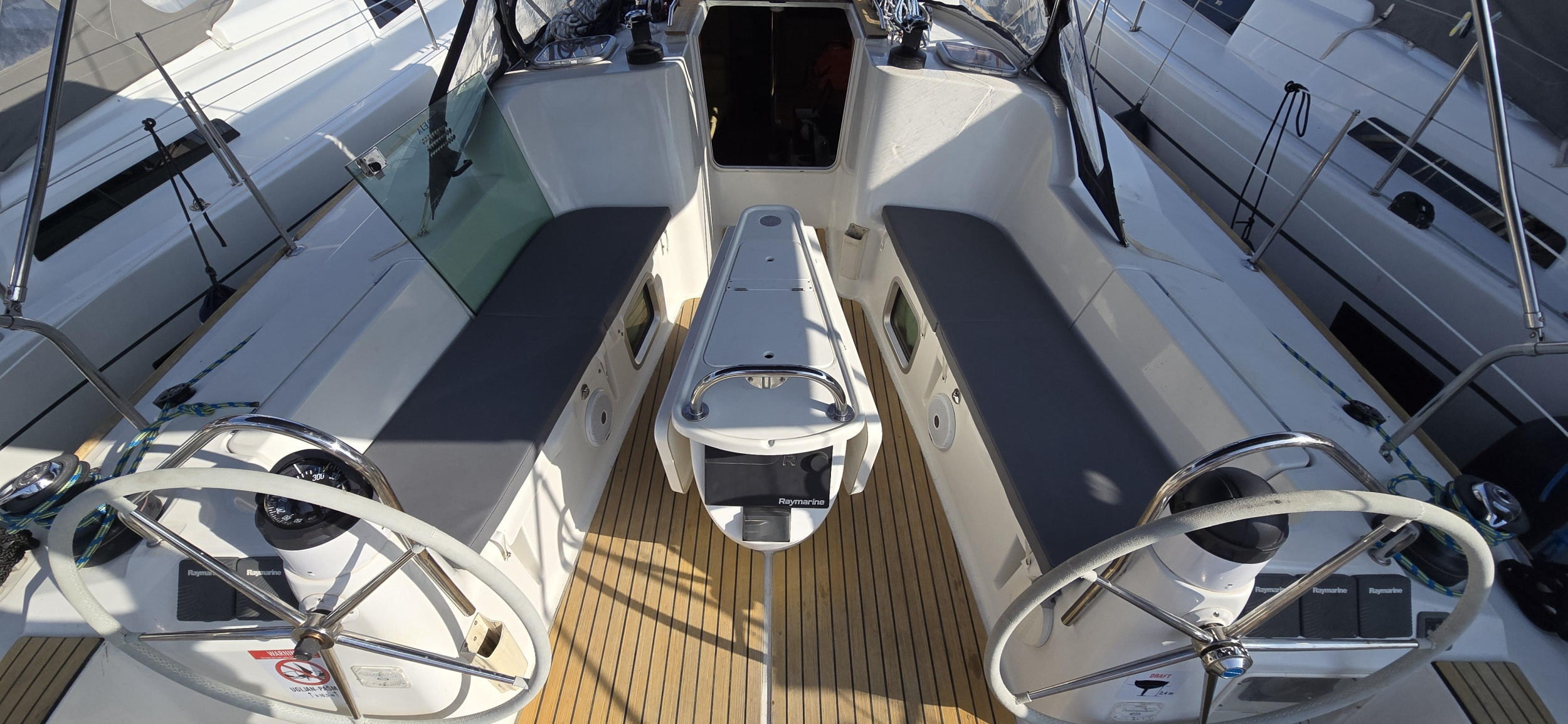 Sun Odyssey 42i — photo 3