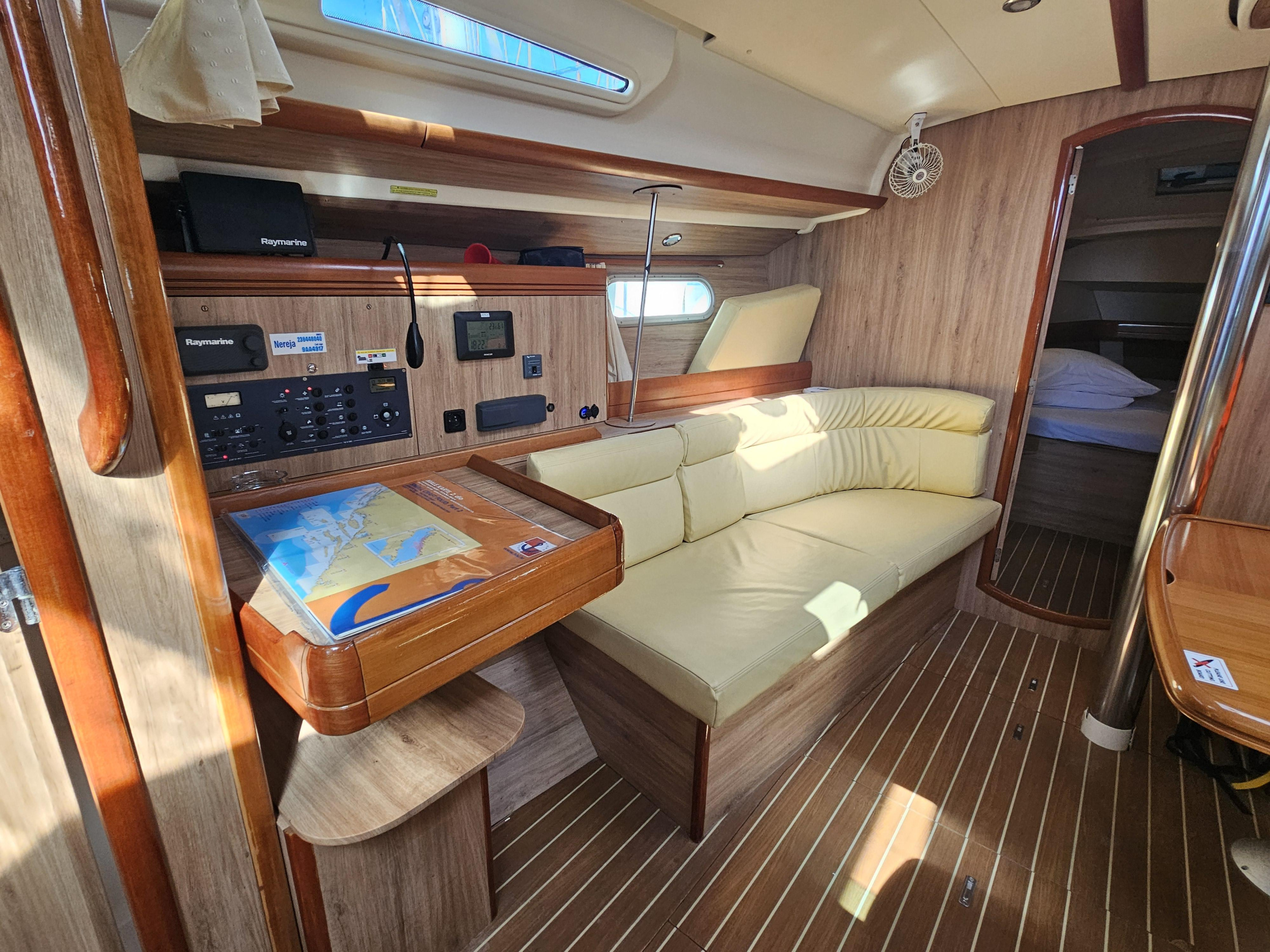 Sun Odyssey 42i — photo 5