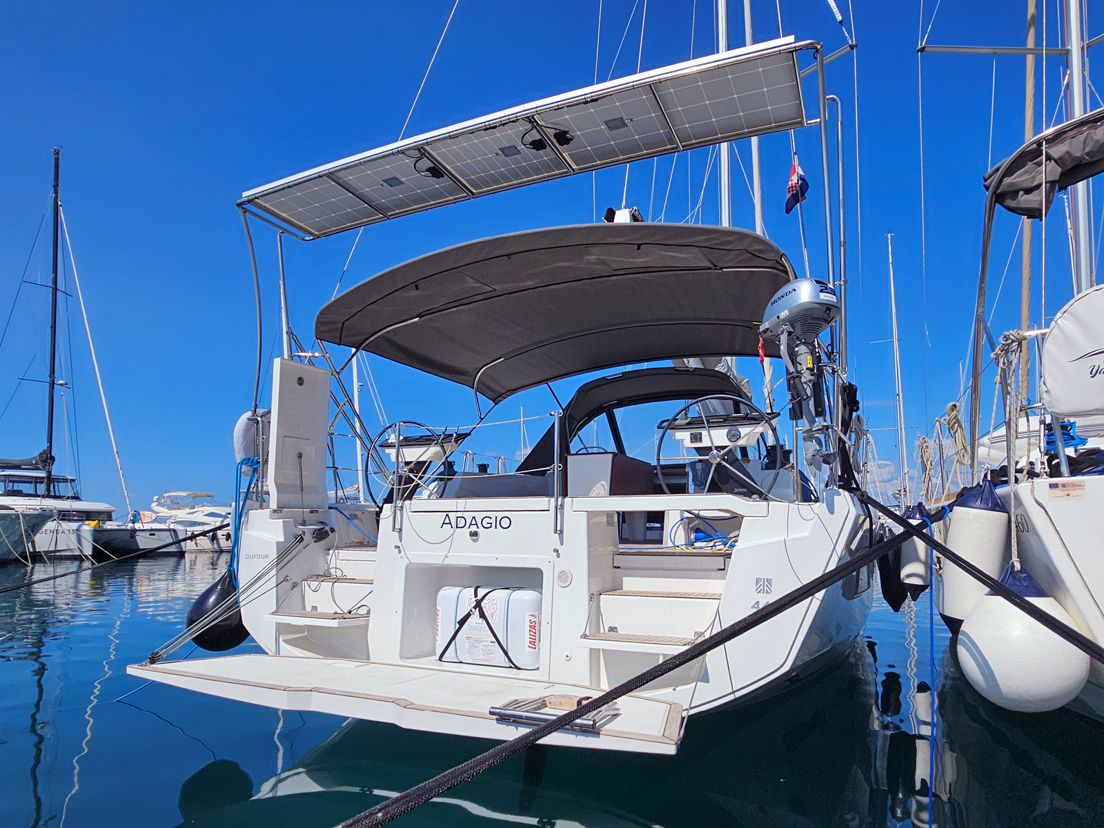 Dufour 44 - 4 cab — photo 3
