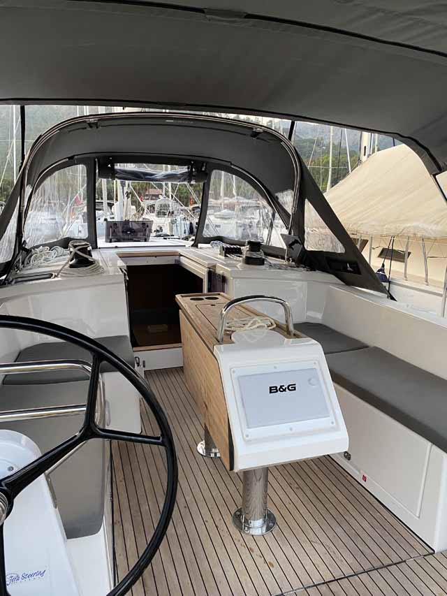 Bavaria C38 — photo 3