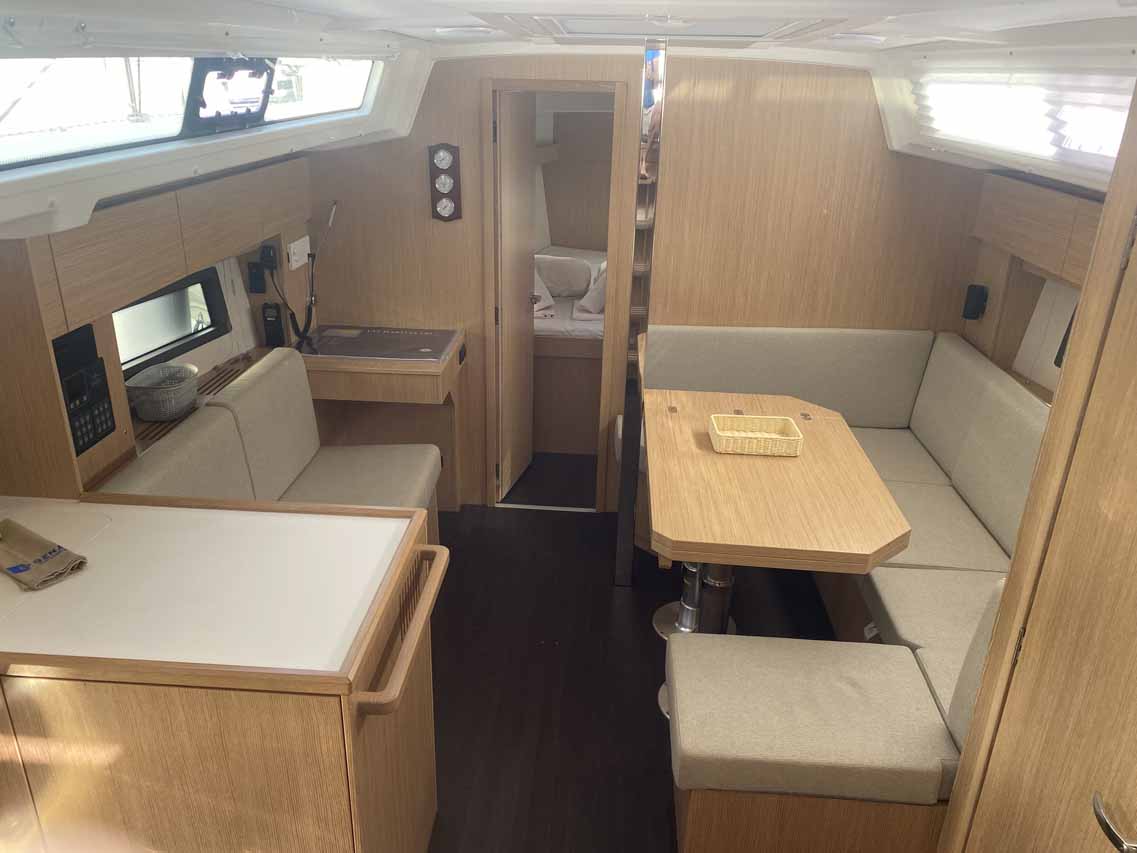 Bavaria C38 — photo 4